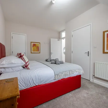 Deluxe 3Br, Free Parking, Near Town Center Apartment Reading Exterior photo