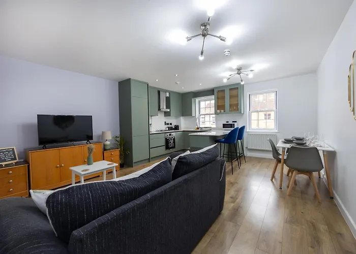 Deluxe 3Br, Free Parking, Near Town Center