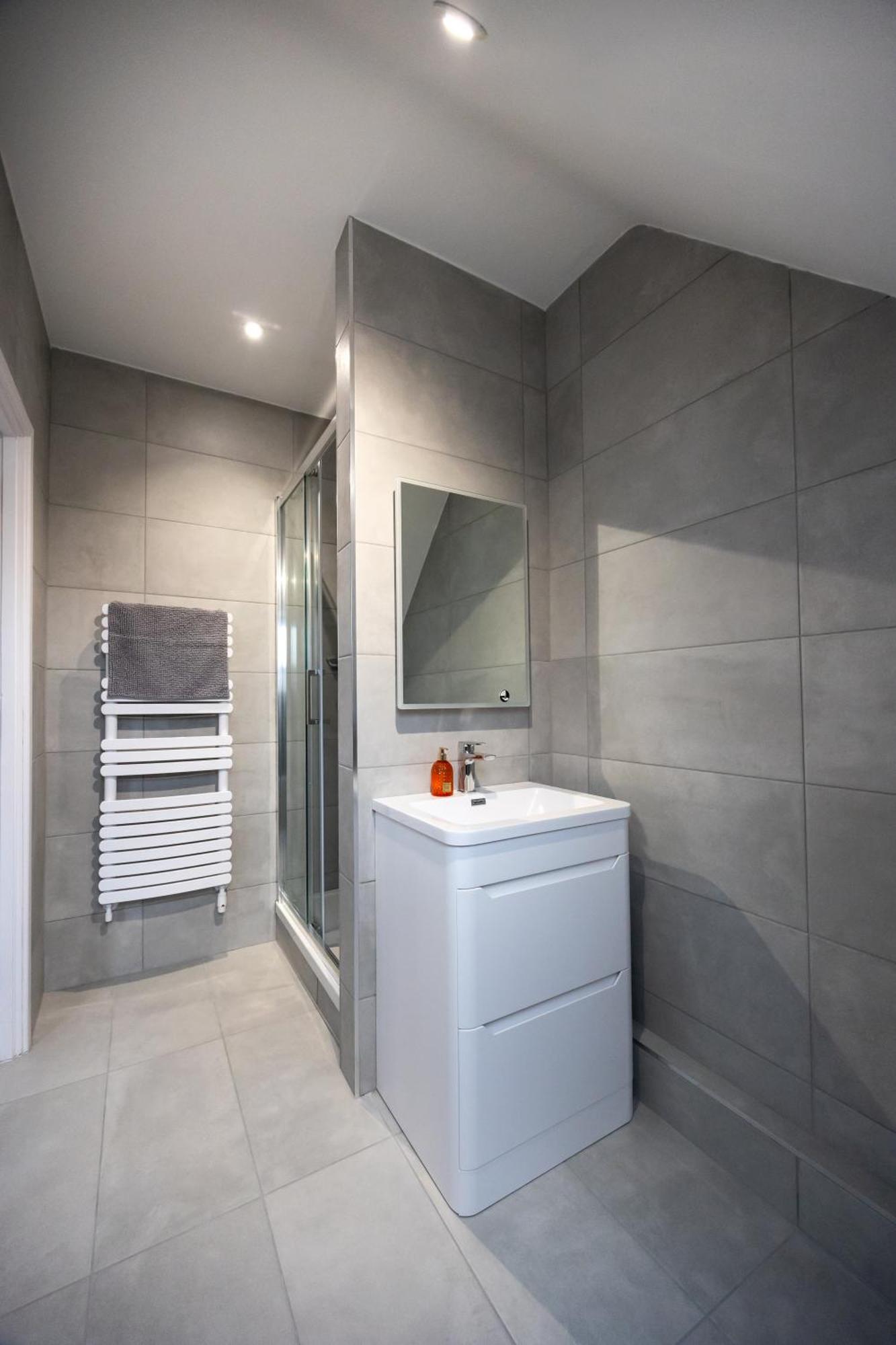 Apartment Deluxe 3br, Free Parking, Near Town Center *