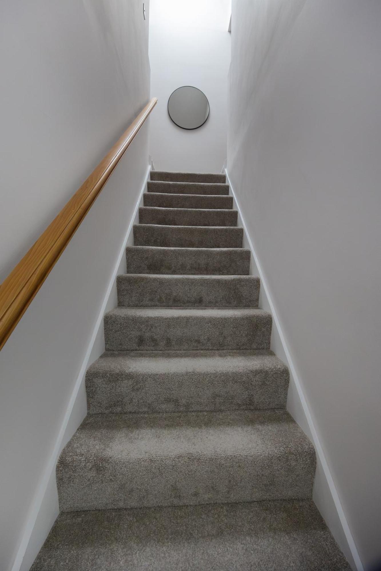 Deluxe 3br, Free Parking, Near Town Center Apartment *