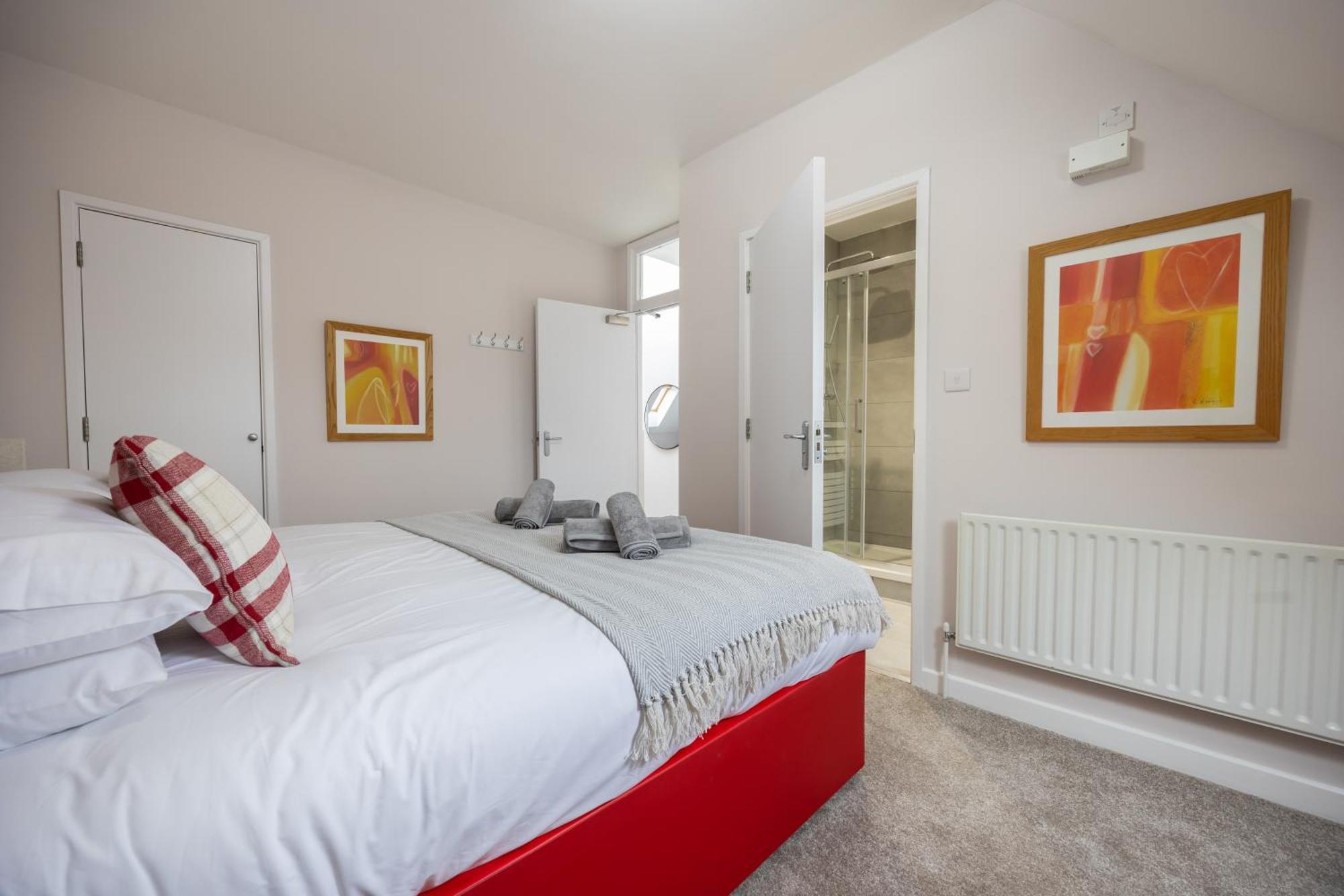 Deluxe 3br, Free Parking, Near Town Center * Reading