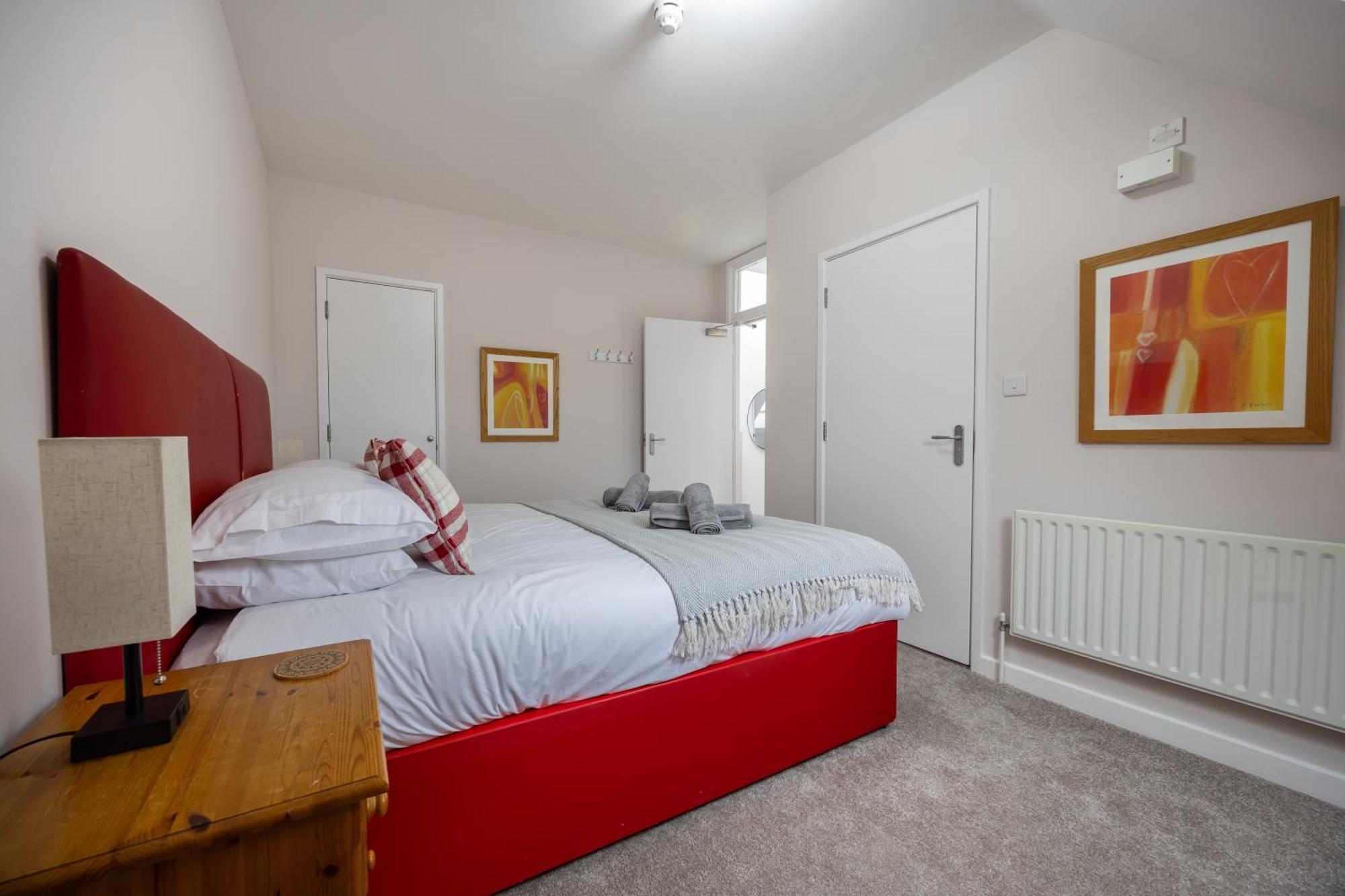 Apartment Deluxe 3br, Free Parking, Near Town Center Reading
