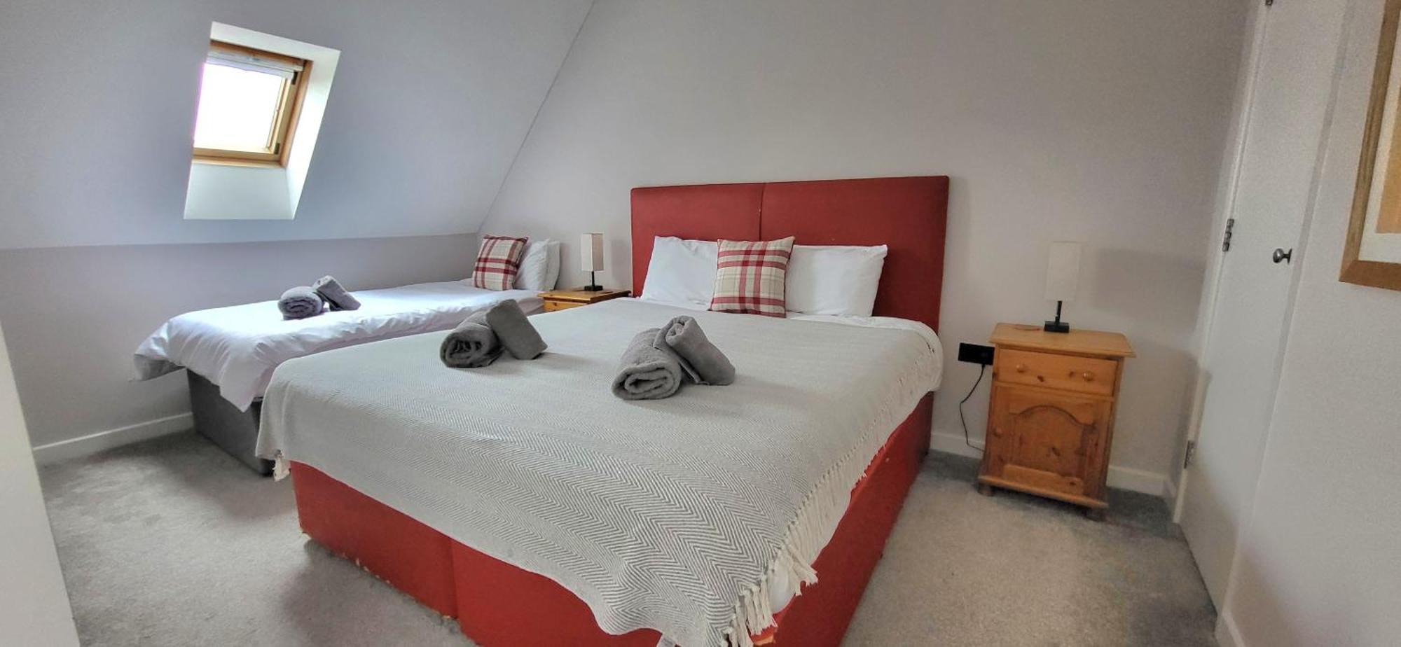 Deluxe 3br, Free Parking, Near Town Center Apartment Reading