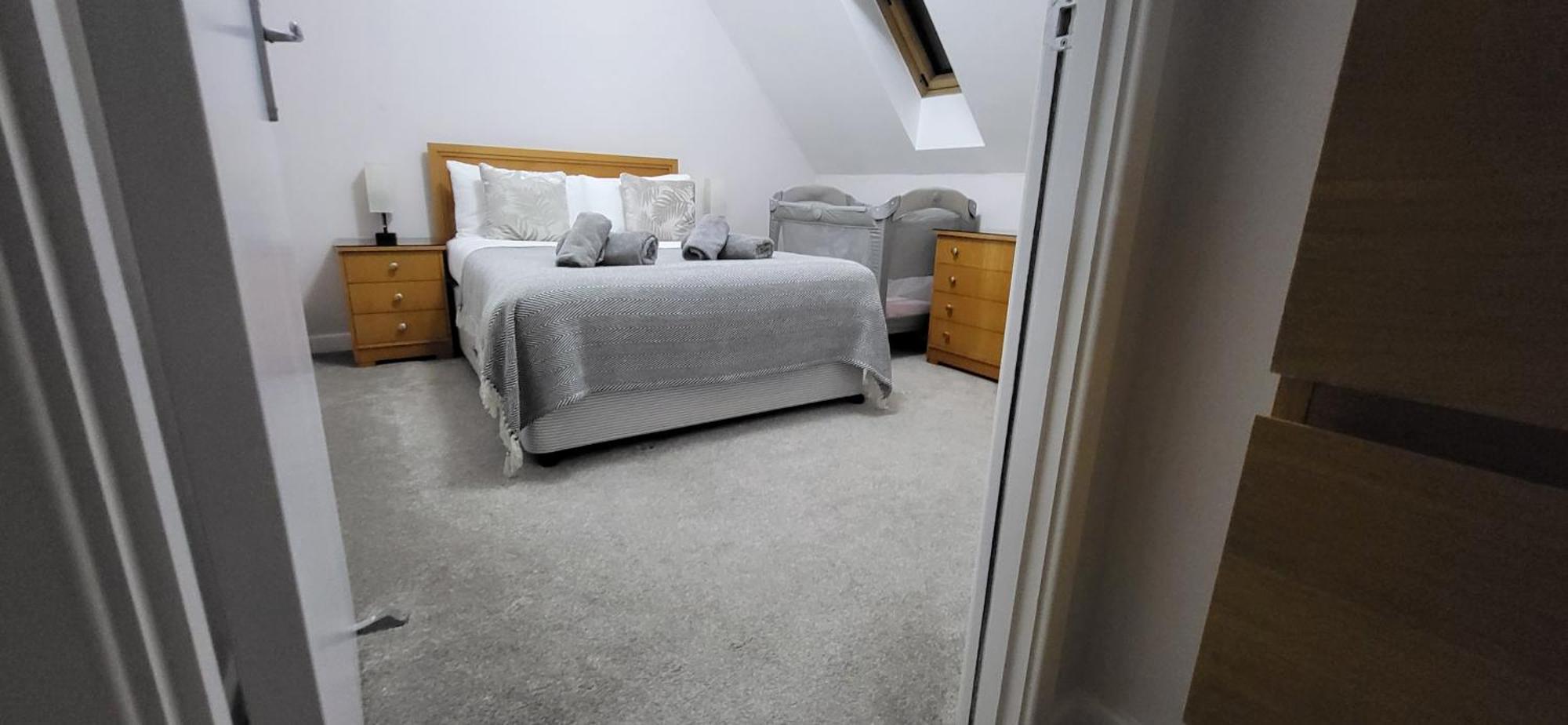 Apartment Deluxe 3br, Free Parking, Near Town Center Reading